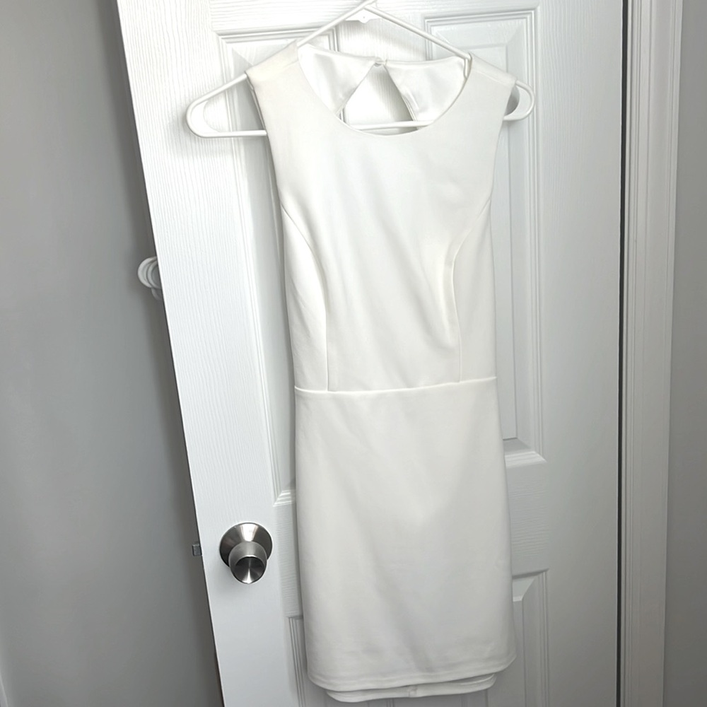 Lulu’s medium white dress